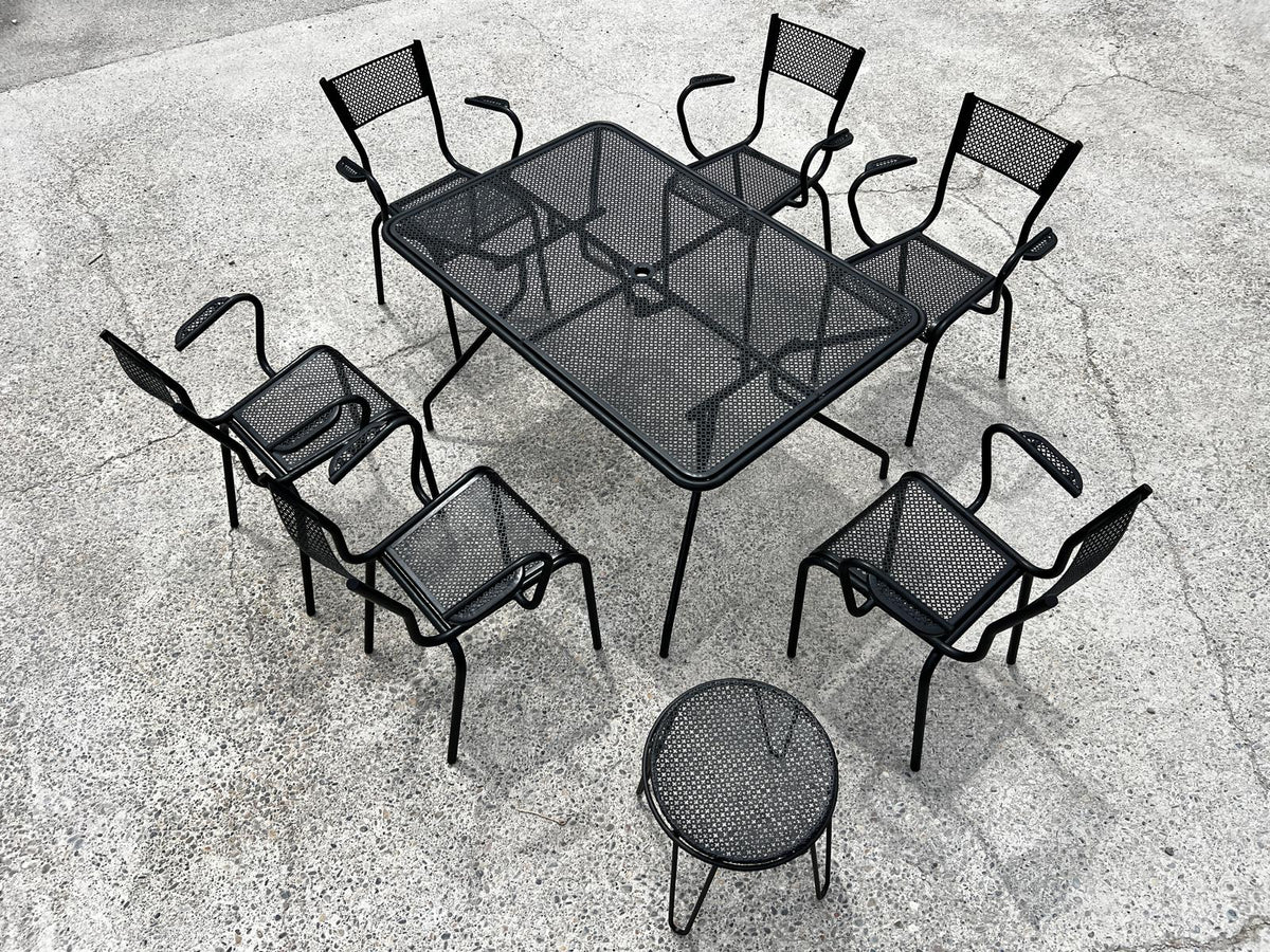 Ensemble de jardin en métal perforé dans le goût de Mathieu Matégot 1950