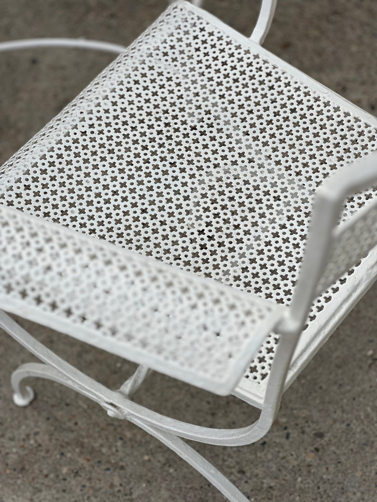 Ensemble de jardin vintage en fer forgé blanc Maison Jansen – Années 1960