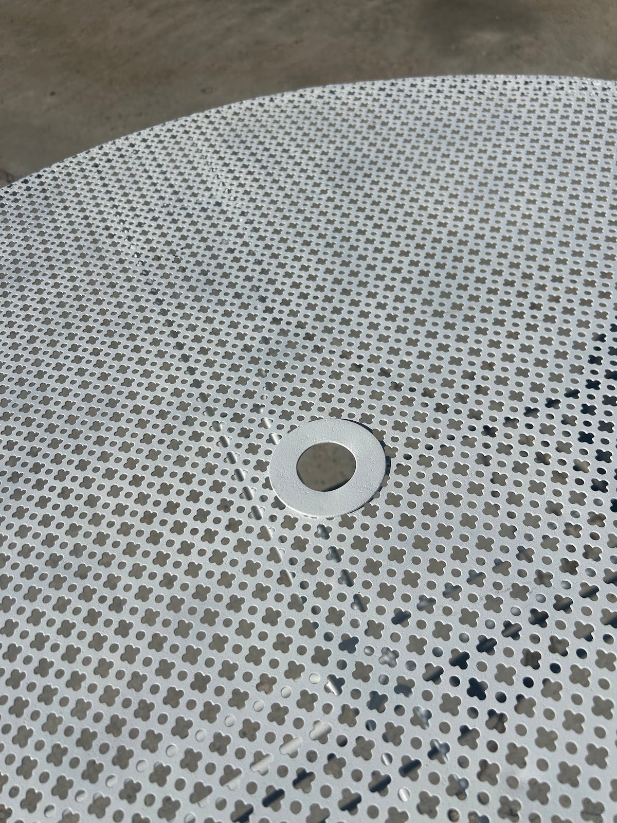 Table de jardin attribuée à Mathieu Matégot, années 1950