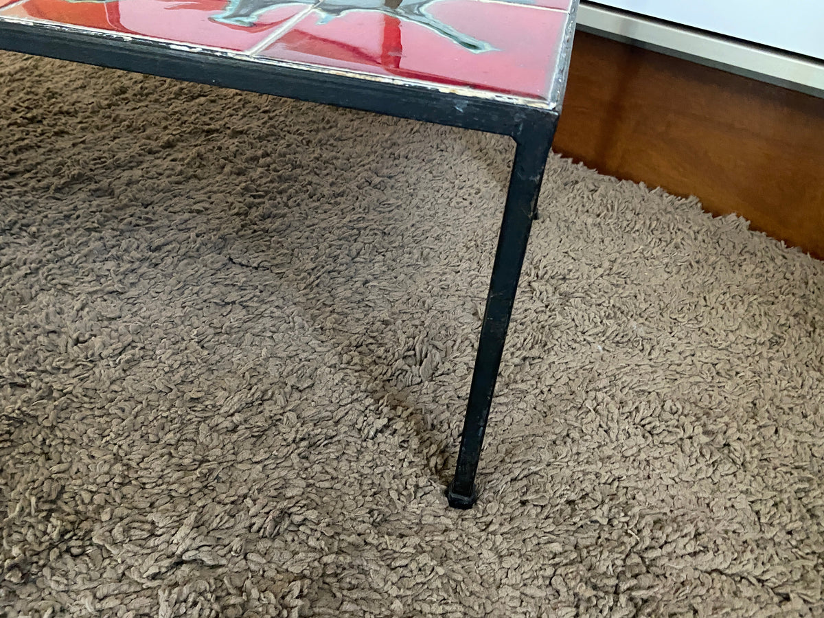 Table basse en céramique et métal 1960 dans le goût de Roger Capron