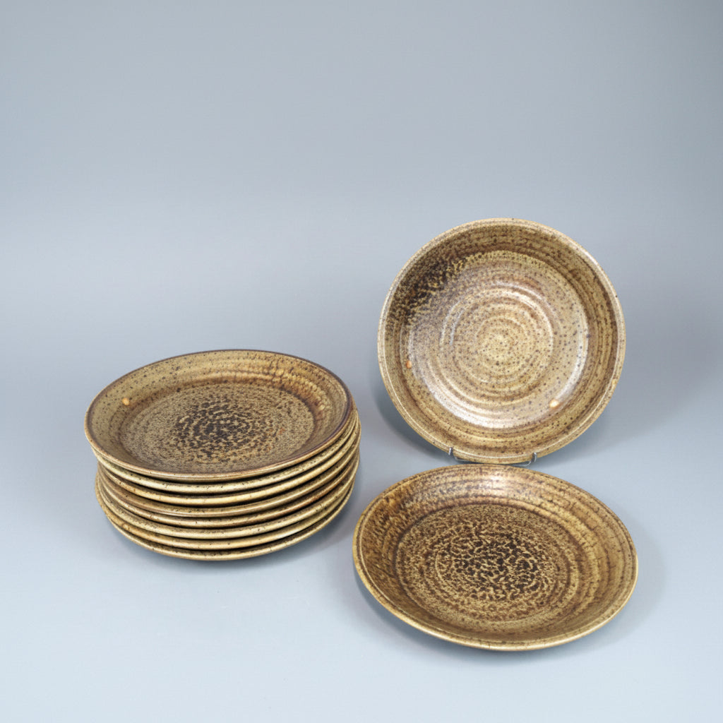 Potier de l'Abbaye, ensemble en céramique : soupière et assiettes, 11 pièces, 1960