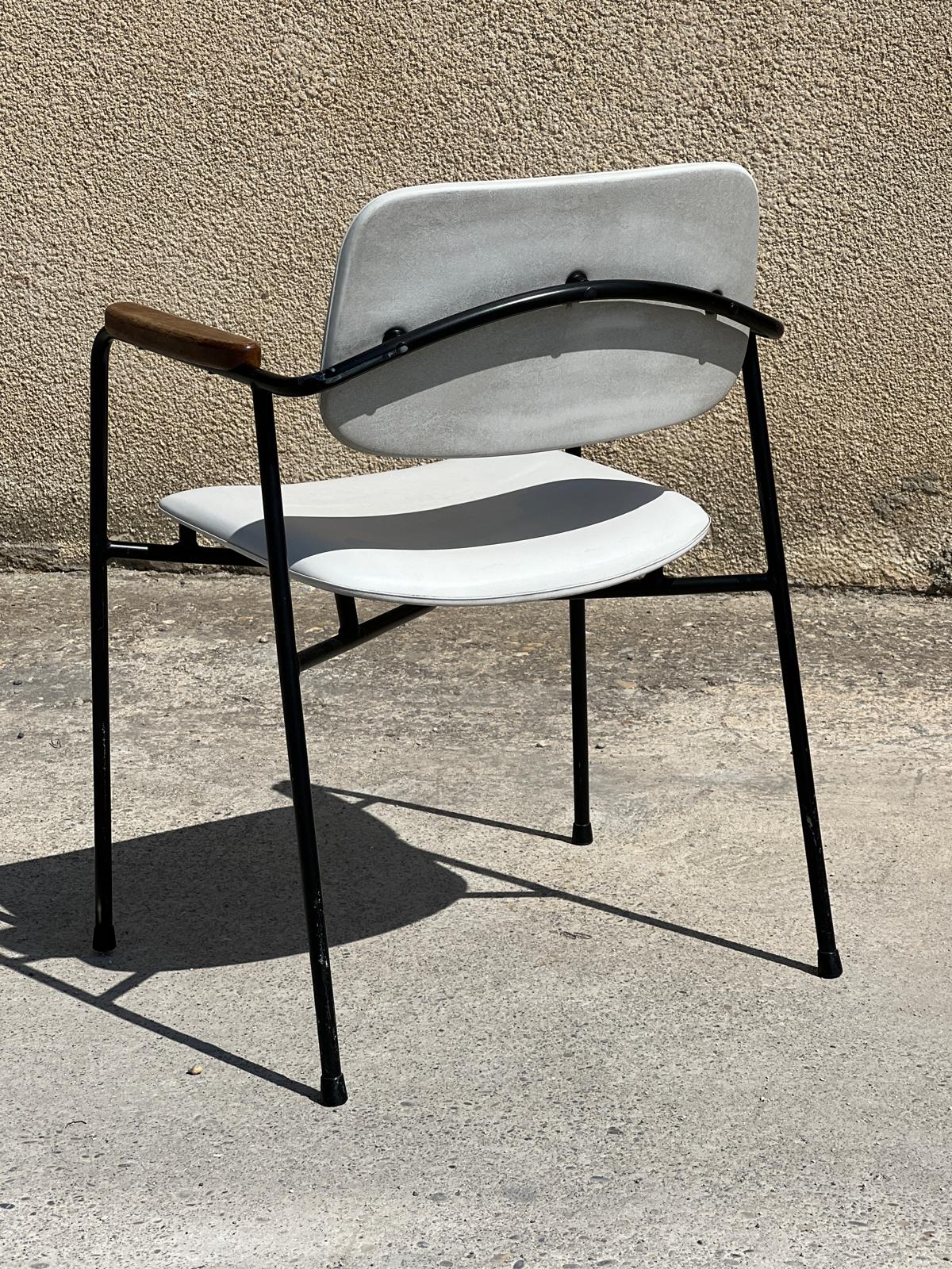 Fauteuil en métal, chêne et simili cuir vintage 1950