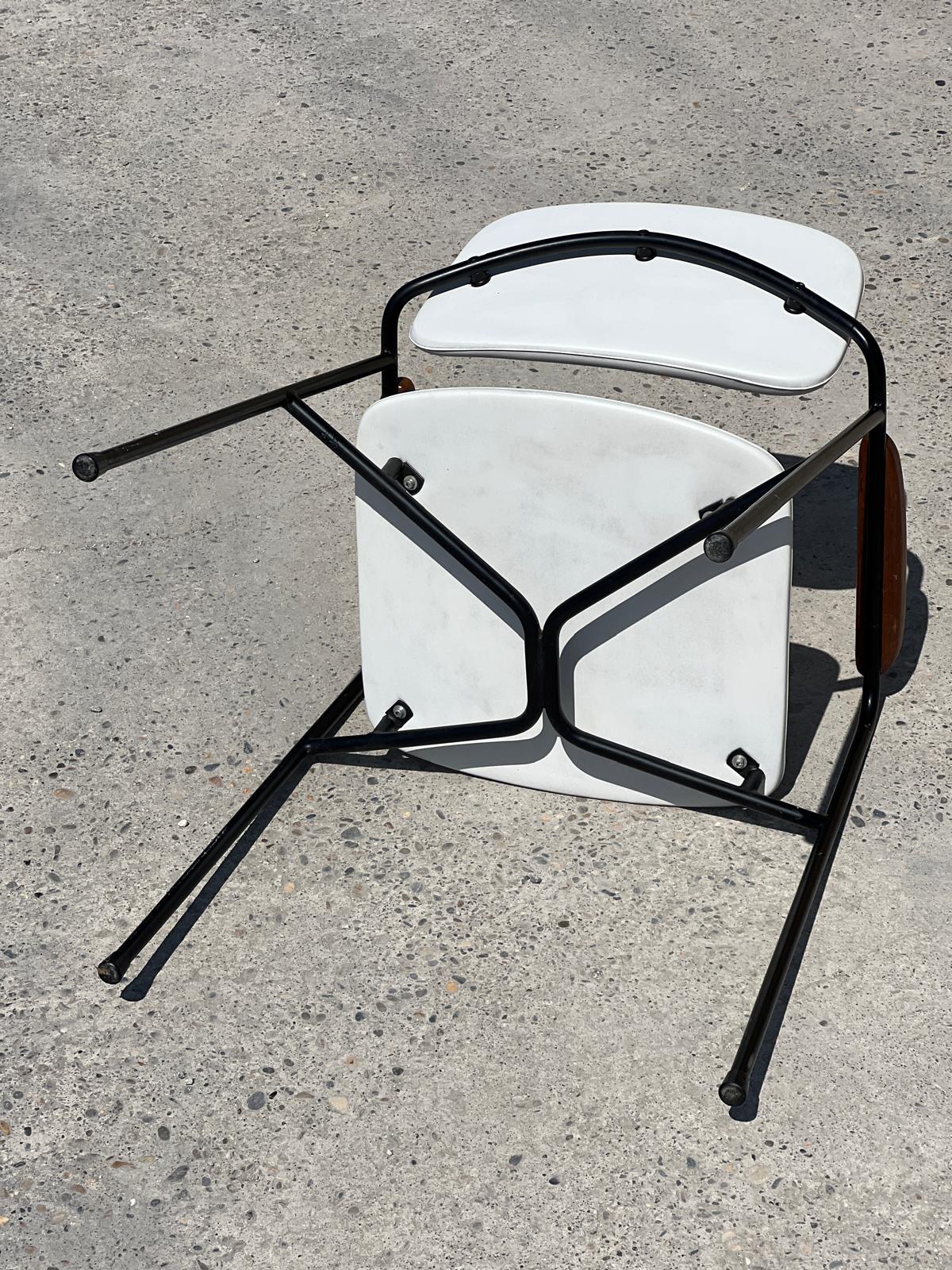 Fauteuil en métal, chêne et simili cuir vintage 1950