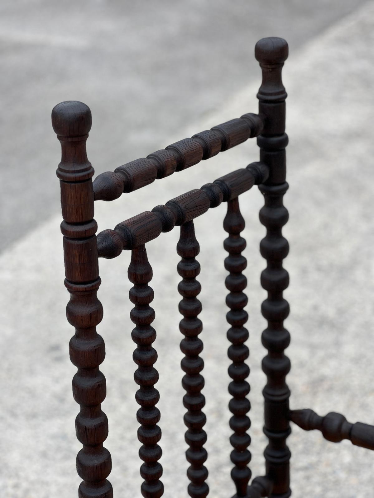 Fauteuil dit Bobbin en chêne teinté, 1930