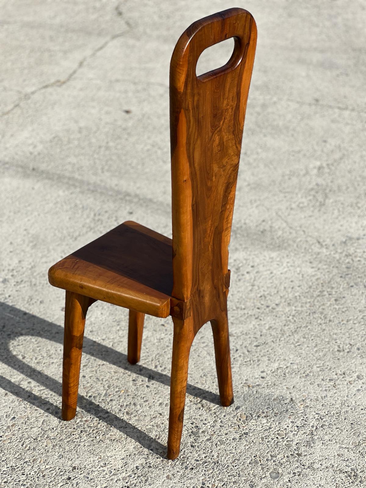 Ensemble de 6 chaises sculpturales en olivier massif, France, années 1960