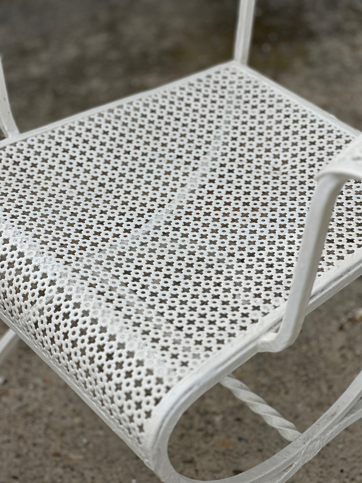 Ensemble de jardin vintage en fer forgé blanc Maison Jansen – Années 1960
