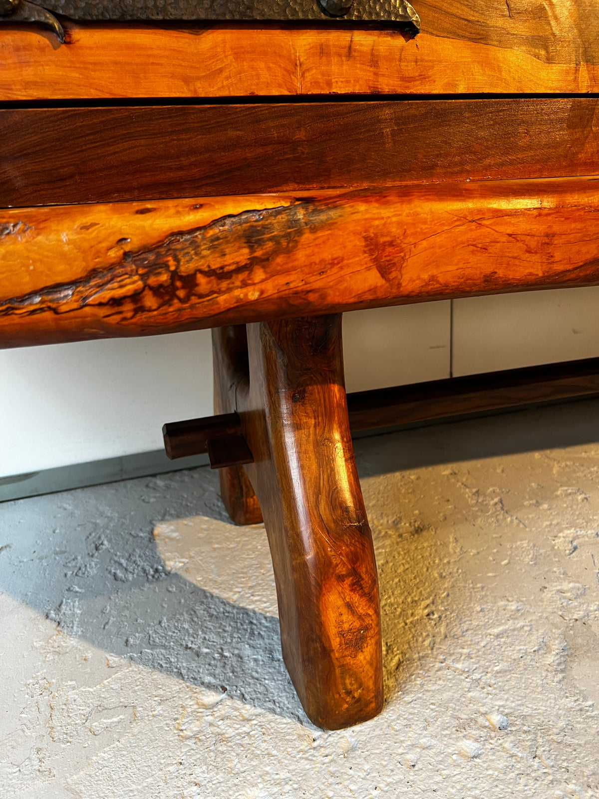 Enfilade en olivier massif Maison Skela, France, années 1960