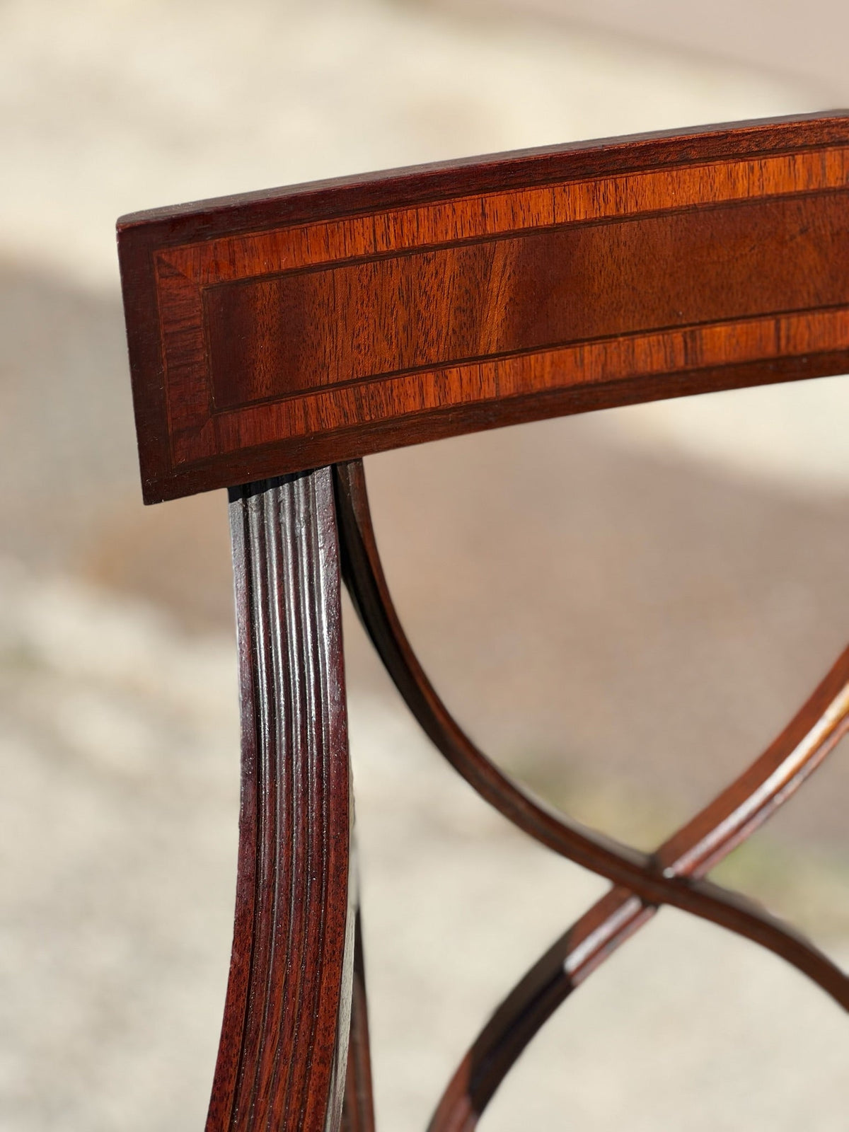 Ensemble de salle à manger : 1 table et 6 fauteuils en acajou, XXe siècle
