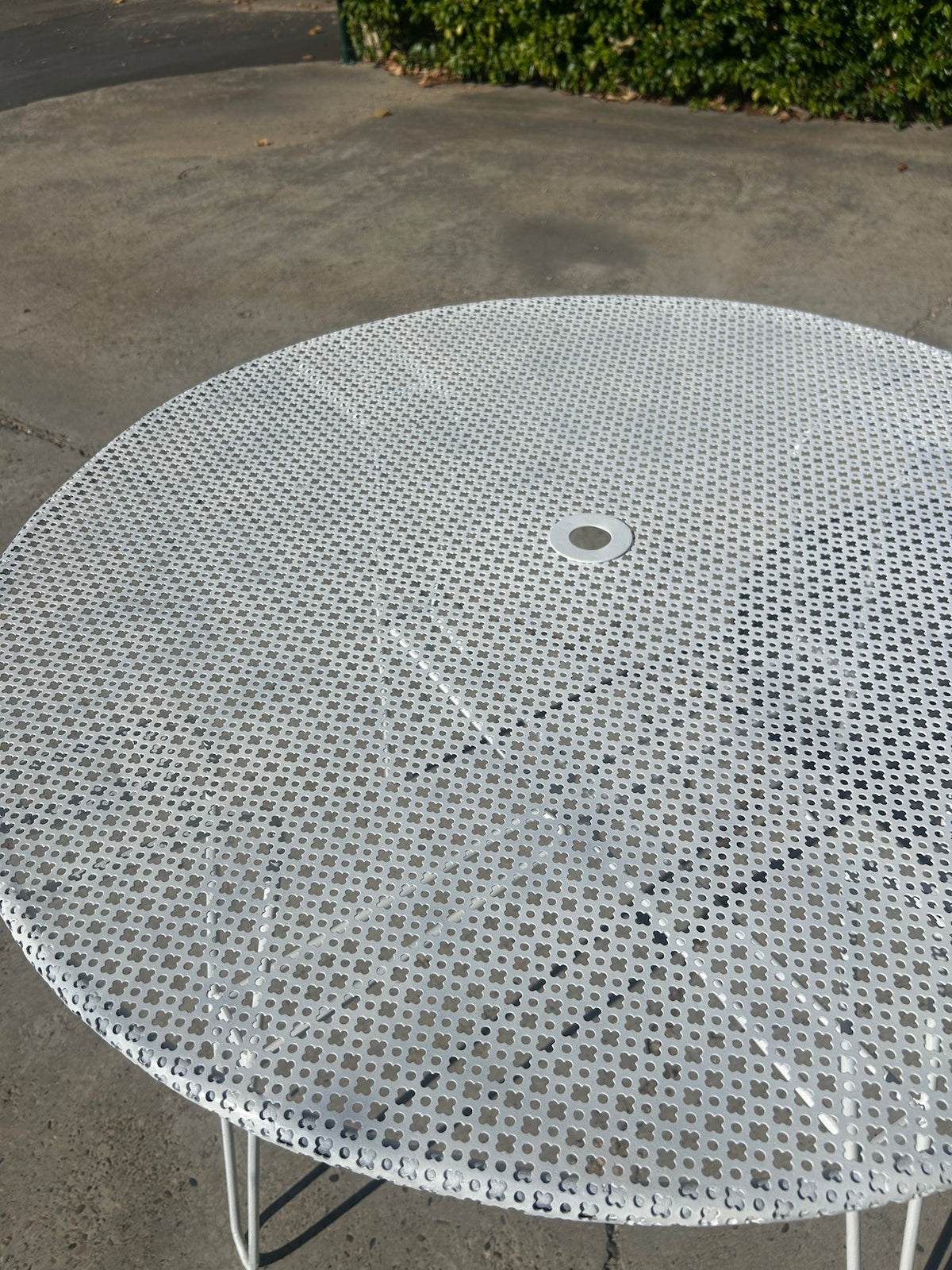 Table de jardin attribuée à Mathieu Matégot, années 1950