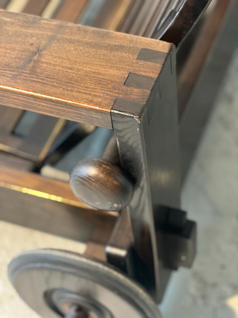 Fauteuil en bois avec son ottoman, attribué aux Editions Asko 1965