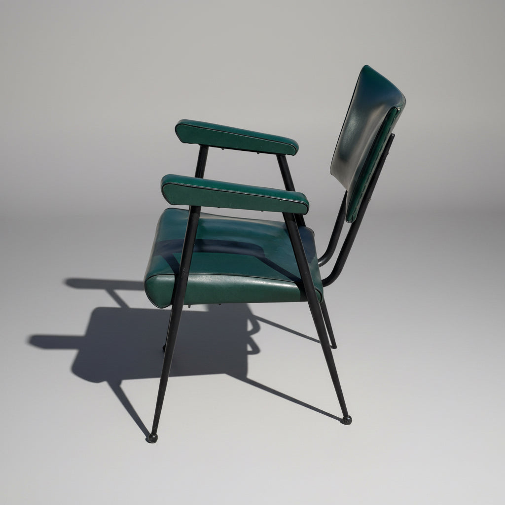 Fauteuil en skaï vert Colette Gueden, France, années 1950